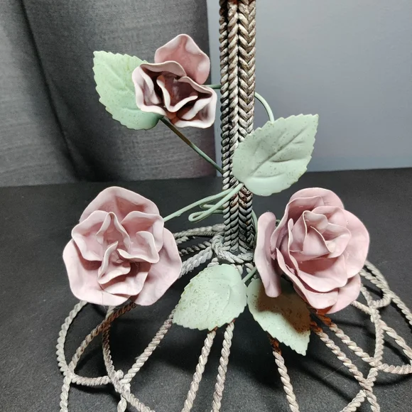 Elegant Hat Wig Stand Display With Flower Accents - Picture 2 of 9